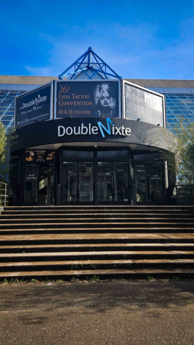 Le parvis du Double Mixte