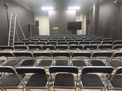 Montage espace conférence