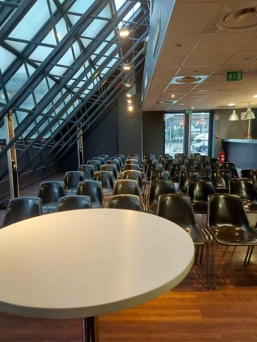 Réunion d'entreprise salle du Supr'M