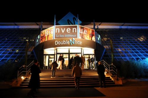 L'entrée du Double Mixte de nuit